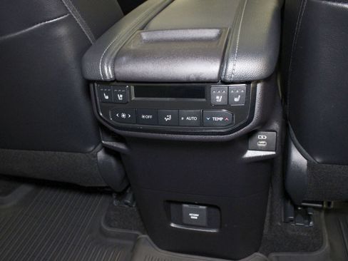 Used 2024 Toyota Grand Highlander AWD image 19