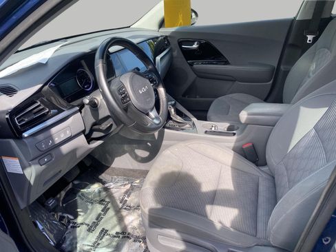 Used 2022 Kia Niro LXS FWD image 3