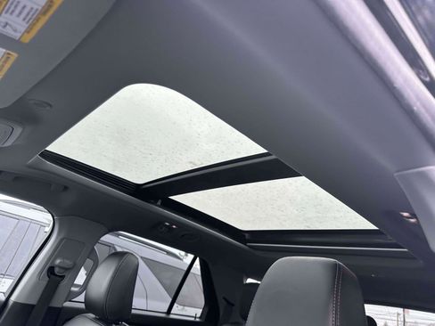 Used 2022 Ford Explorer XLT w/ Equipment Group 202A image 19