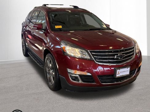 Used 2017 Chevrolet Traverse LT image 3
