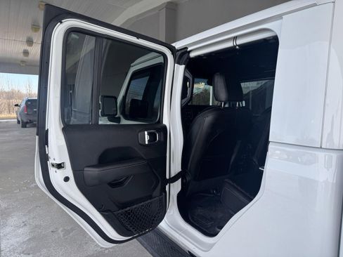 Used 2021 Jeep Gladiator Overland image 8