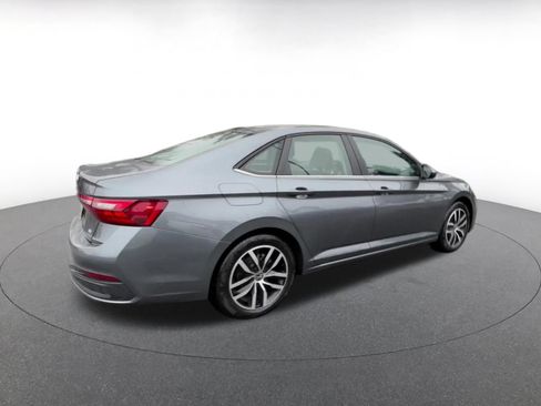 Used 2025 Volkswagen Jetta SE FWD image 15