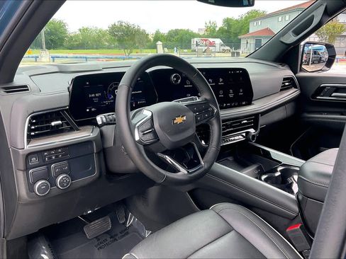 Used 2025 Chevrolet Tahoe Premier RWD image 17