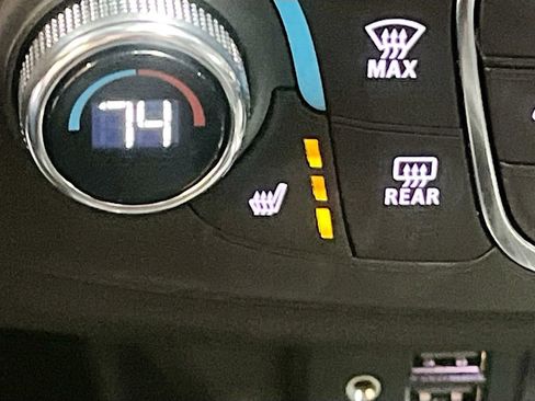 Used 2023 Chevrolet Traverse RS image 21