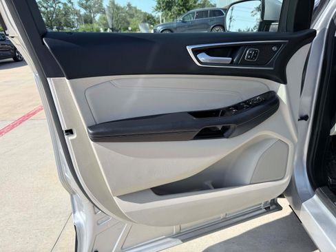 Used 2019 Ford Edge Titanium w/ Cold Weather Package AWD/4WD image 10