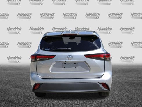 Used 2020 Toyota Highlander L FWD image 8