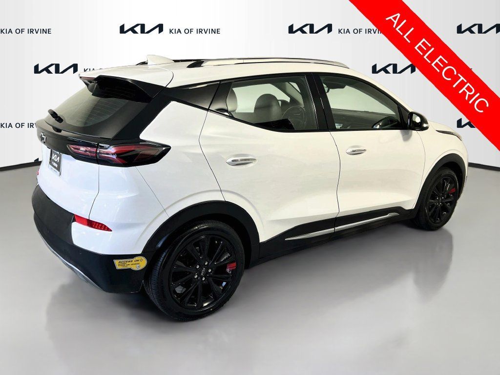 Used 2023 Chevrolet Bolt EUV Premier w/ Sun & Sound Package FWD image 7