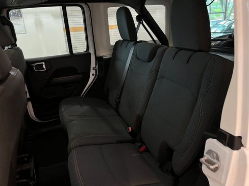 Used 2025 Jeep Wrangler Unlimited Sahara AWD/4WD image 39