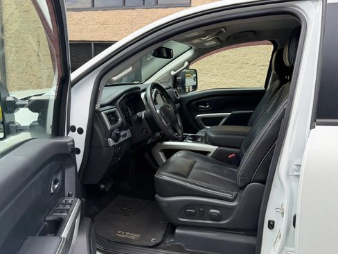 Used 2018 Nissan Titan PRO-4X w/ Pro-4x Convenience Package AWD/4WD image 21