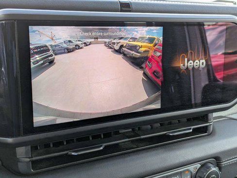 Certified 2025 Jeep Wrangler Unlimited Sahara AWD/4WD image 20