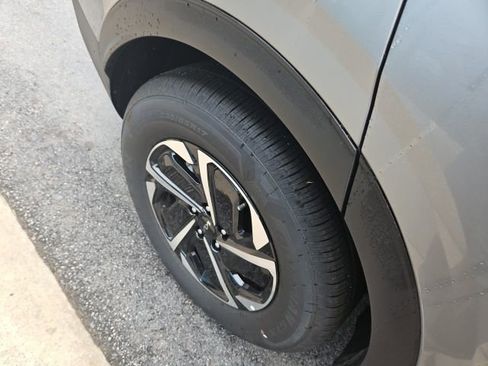 Used 2025 Kia Sportage LX image 7