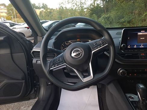 Used 2024 Nissan Altima 2.5 SV image 15