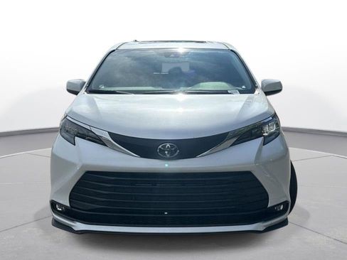 Certified 2026 Toyota Sienna XLE FWD image 3