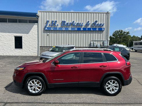 Used 2017 Jeep Cherokee Latitude w/ Cold Weather Group AWD/4WD image 4