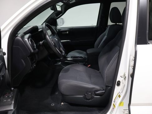 Used 2017 Toyota Tacoma TRD Off-Road w/ Tow Package (A/T) image 10