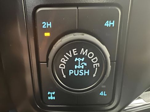 New 2025 Ford F350 Lariat w/ Lariat Ultimate Package image 23