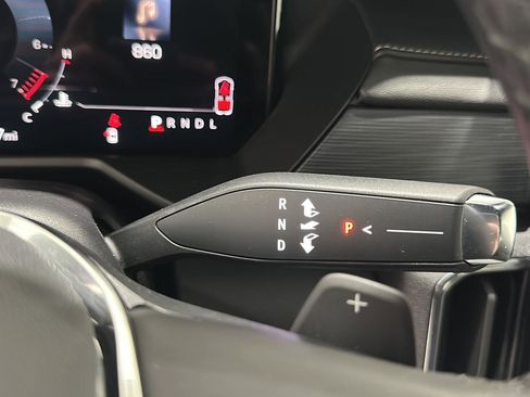 Used 2025 GMC Acadia Elevation image 15