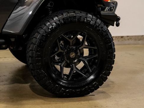 Used 2025 Jeep Gladiator Sport image 37