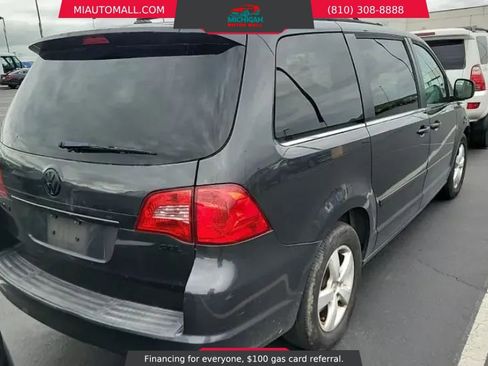 Used 2011 Volkswagen Routan SEL image 5