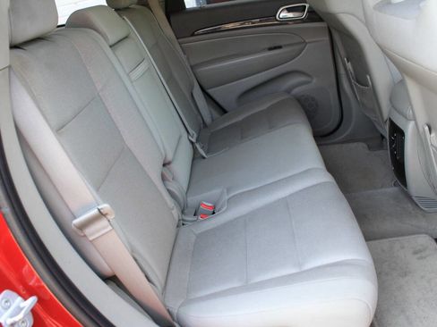 Used 2011 Jeep Grand Cherokee Laredo image 16