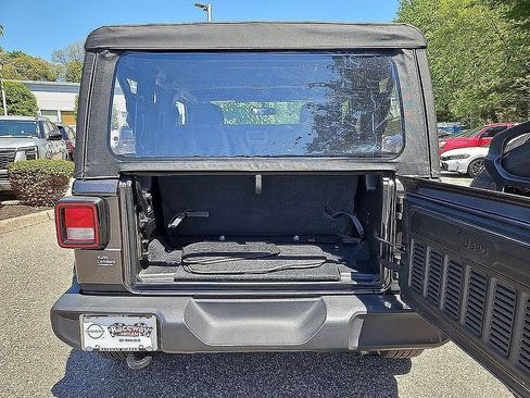 Used 2022 Jeep Wrangler Sport AWD/4WD image 28
