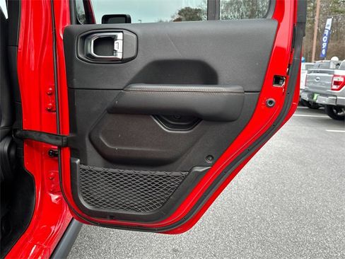 Used 2022 Jeep Gladiator Mojave w/ Cold Weather Group image 17