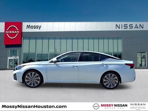 Certified 2023 Nissan Altima 2.5 SL image 4