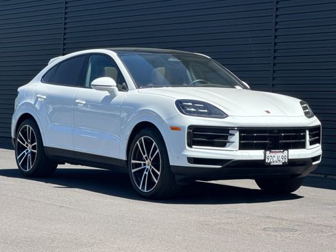 Certified 2026 Porsche Cayenne Coupe AWD/4WD image 11