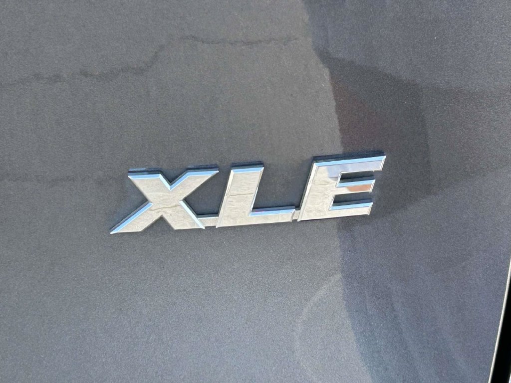 Used 2019 Toyota RAV4 XLE Premium FWD image 10