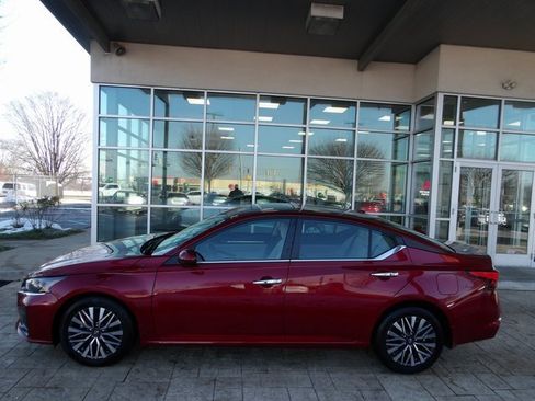 Certified 2023 Nissan Altima 2.5 SV w/ SV Premium Package image 4