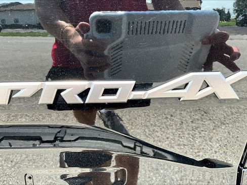 Used 2022 Nissan Frontier PRO-4X image 8