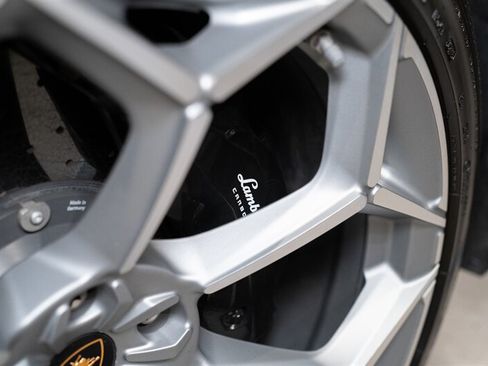 Used 2023 Lamborghini Urus Performante AWD/4WD image 32