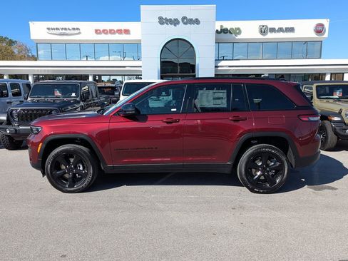 New 2025 Jeep Grand Cherokee Altitude AWD/4WD image 8