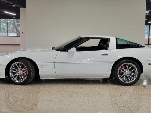Used 1994 Chevrolet Corvette Coupe RWD image 4