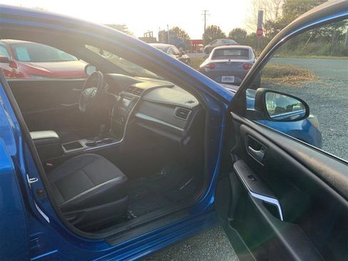 Used 2017 Toyota Camry SE image 37