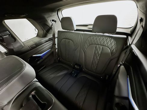 Used 2025 BMW X7 M60i AWD/4WD image 24