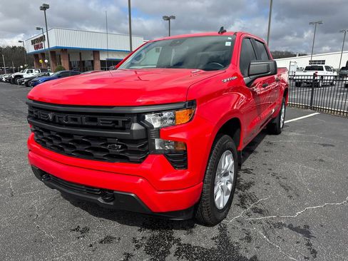 Used 2025 Chevrolet Silverado 1500 Custom image 2