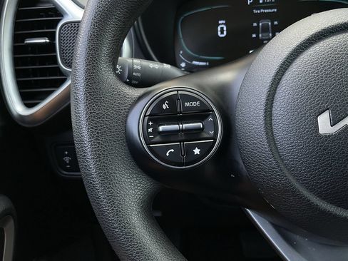 Used 2025 Kia Soul LX w/ LX Technology Package FWD image 22