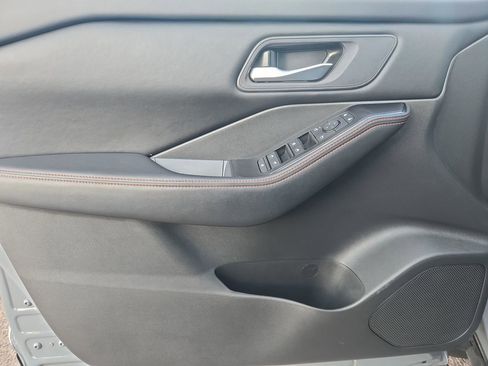 Certified 2025 Nissan Rogue SV image 28