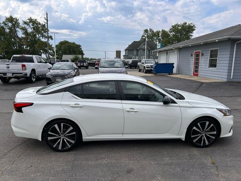 Used 2022 Nissan Altima 2.5 SR FWD image 8