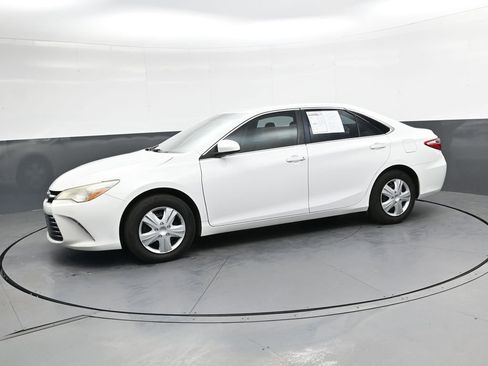 Used 2016 Toyota Camry LE image 8