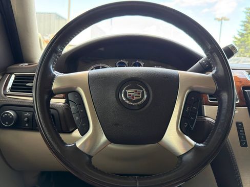 Used 2013 Cadillac Escalade ESV Platinum AWD/4WD image 25