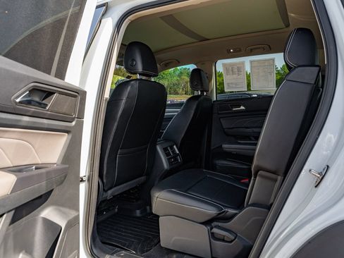 Used 2021 Volkswagen Atlas SE w/ Panoramic Sunroof Package FWD image 17