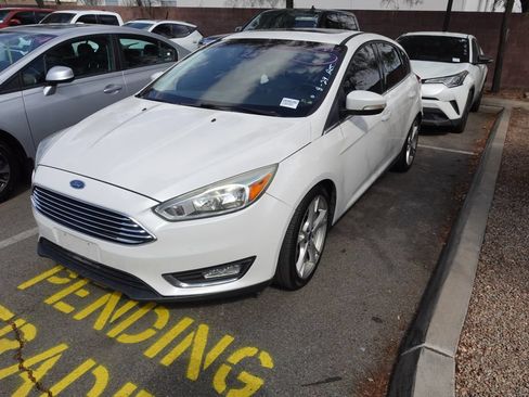 Used 2016 Ford Focus Titanium w/ Titanium Technology Package FWD image 4