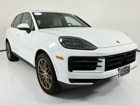Certified 2025 Porsche Cayenne w/ Premium Package Plus image 9