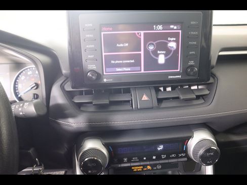 Used 2020 Toyota RAV4 LE image 26