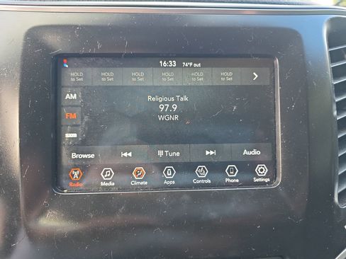 Used 2021 Jeep Cherokee Latitude Plus image 10