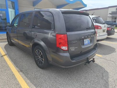Used 2016 Dodge Grand Caravan SE FWD image 4