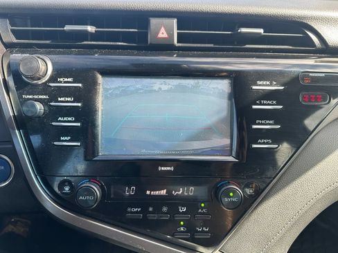 Used 2020 Toyota Camry SE w/ Carpet Mat Package FWD image 13