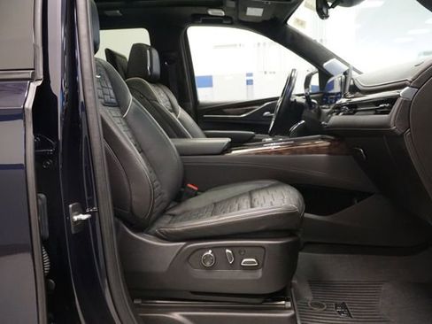 Used 2023 Cadillac Escalade Sport Platinum w/ LPO, ONYX Package AWD/4WD image 19